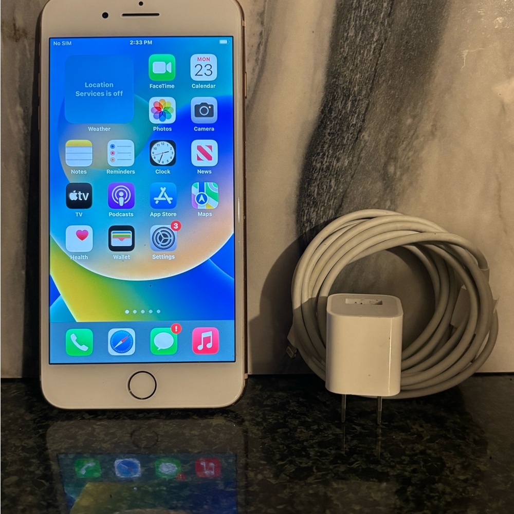 Apple iPhone 8 Plus att  in White with White Lightning Charger